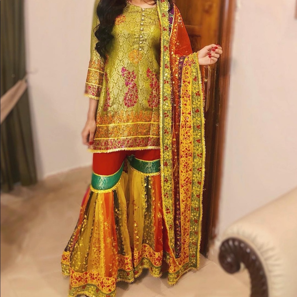 Pakistani Mehndi Gharara (3 pieces)